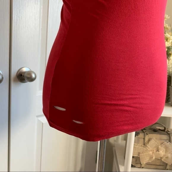 Gap Body Distressed V-Neck Tee - Picture 5 of 10